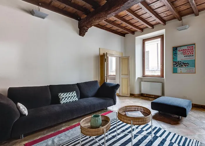 Pantheon Enchanting Luxury Apartment