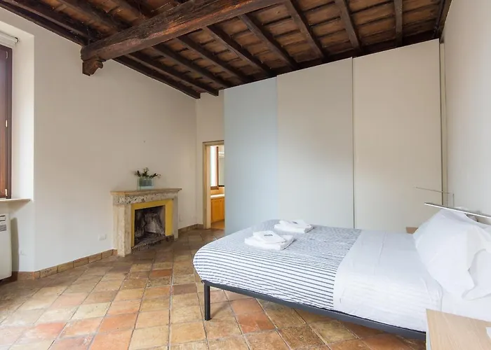 Pantheon Enchanting Luxury Apartment